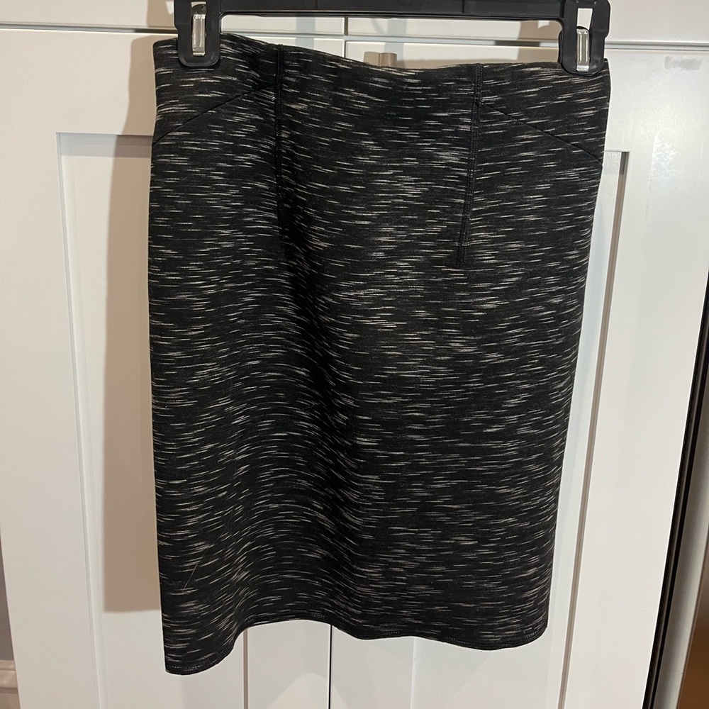 Ann Taylor stretchy pencil skirt charcoal patterned 00P
